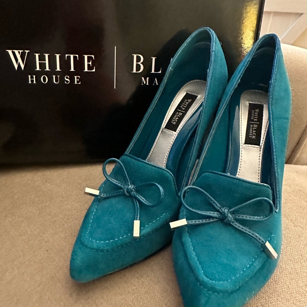 Rare teal heels from White House Black Market!